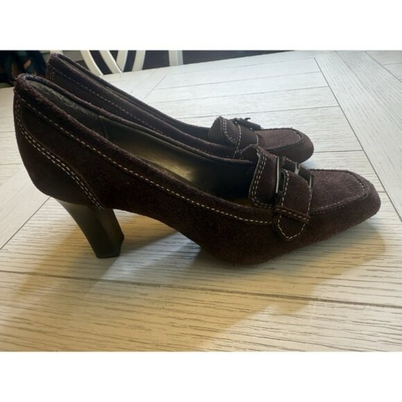 Nine & Co Ladies Brown Suede Pumps W/ Buckle, Square Toe & Contrast Stitching. 9 - Picture 1 of 10